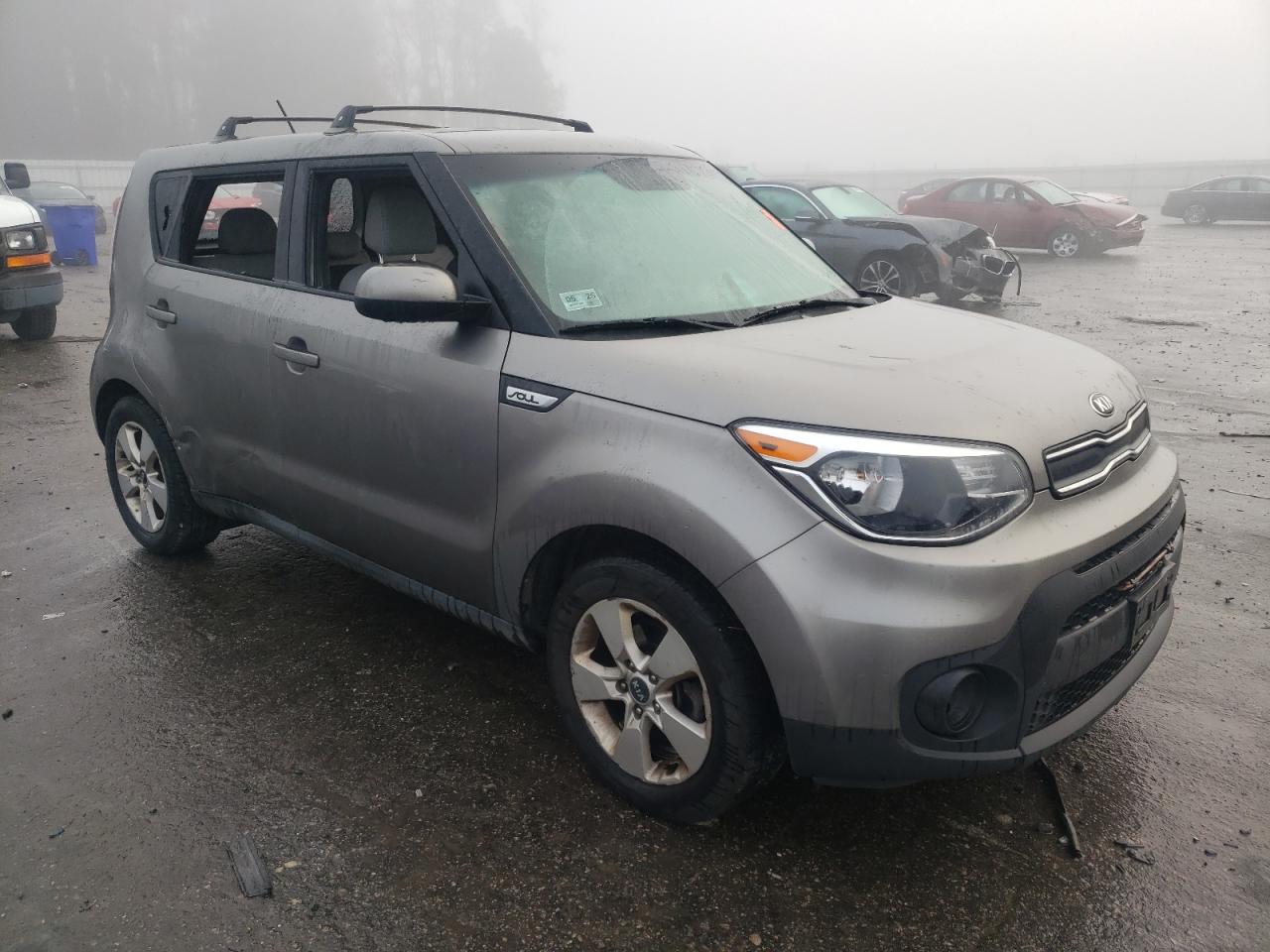 VIN KNDJN2A2XJ7566676 2018 KIA SOUL no.4