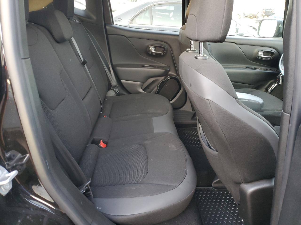 2018 Jeep Renegade - Image 10