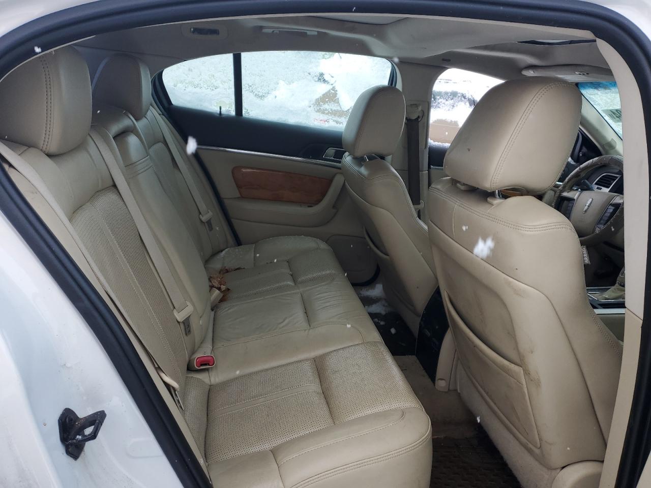 2011 Lincoln MKS - Image 10