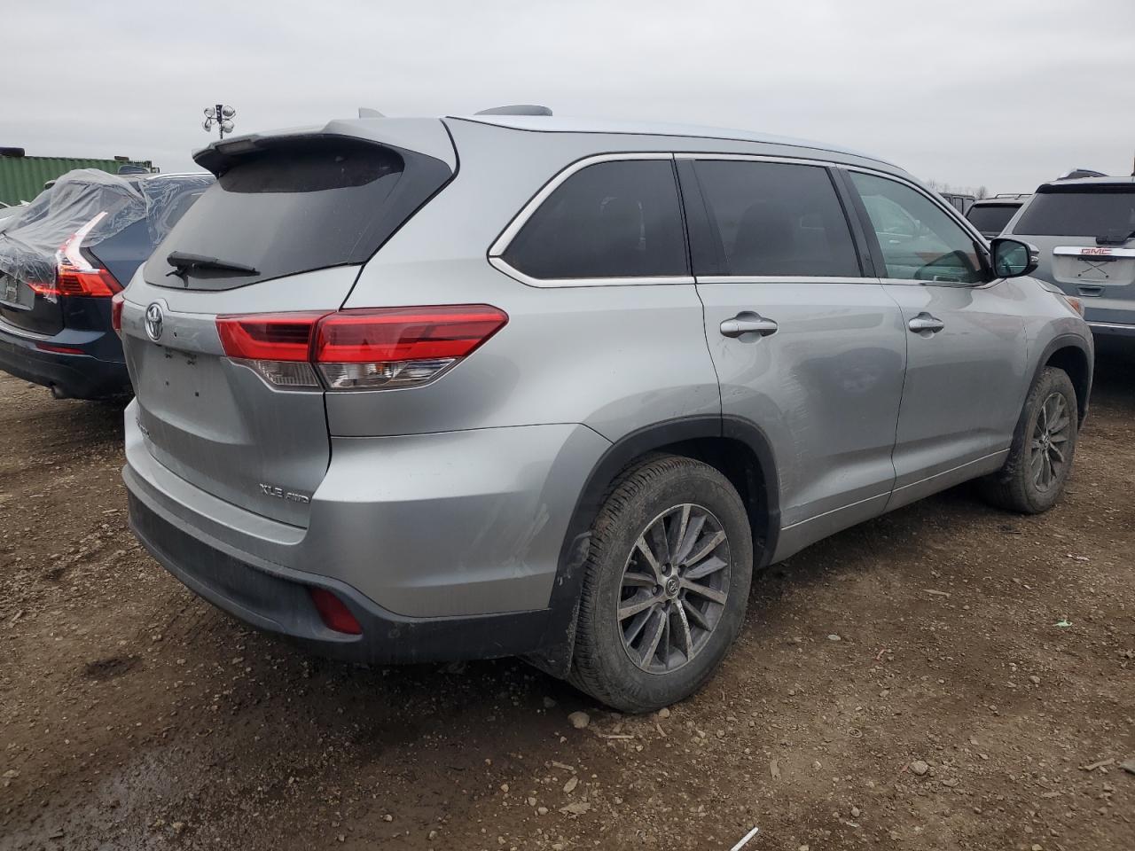 2017 Toyota Highlander - Image 3