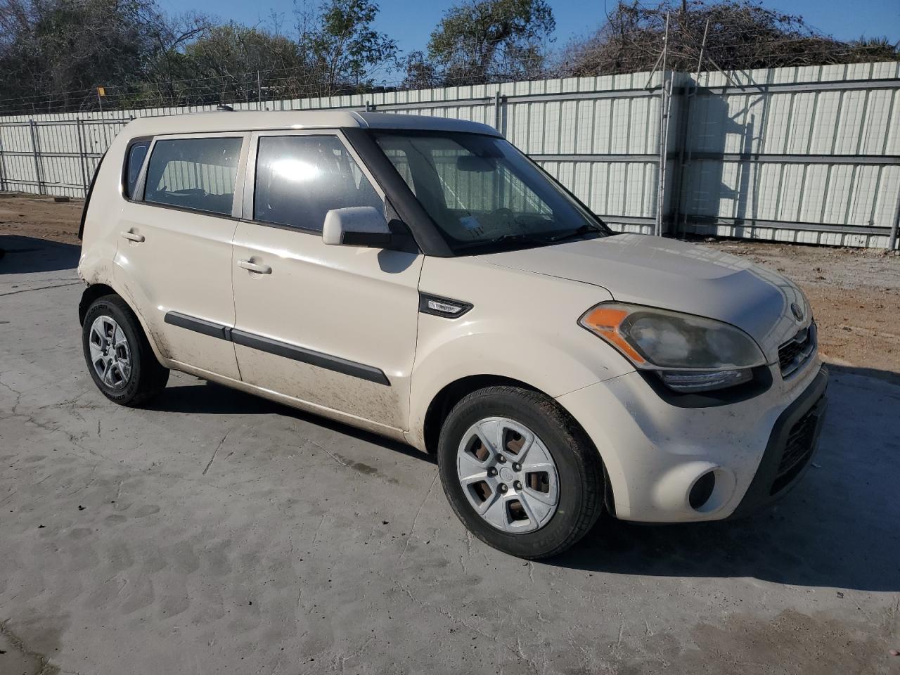 VIN KNDJT2A50D7762792 2013 KIA SOUL no.4