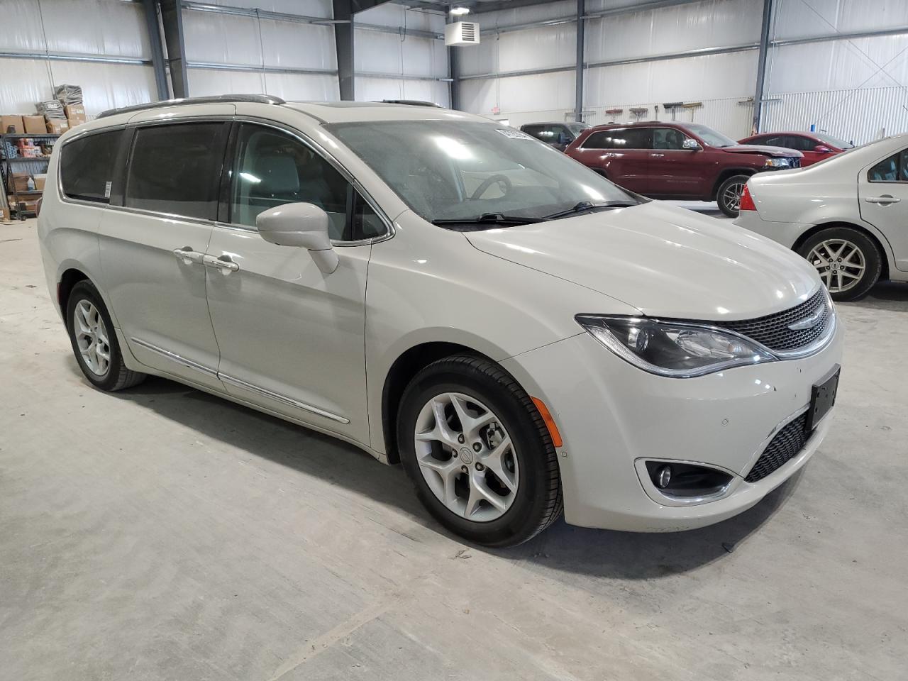 2020 Chrysler Pacifica - Image 4