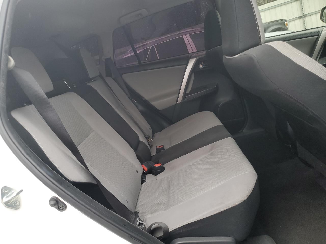 2018 Toyota RAV 4 - Image 11