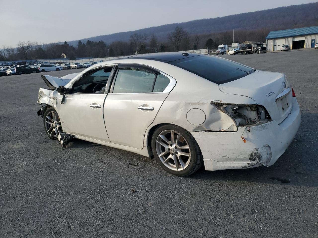 2010 Nissan Maxima - Image 2