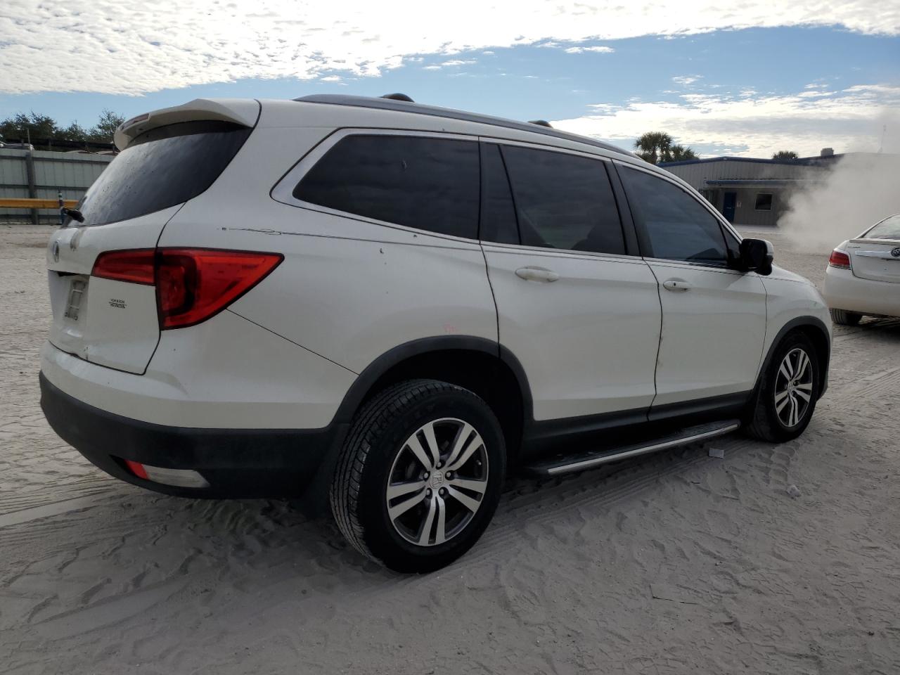 2017 Honda Pilot - Image 3