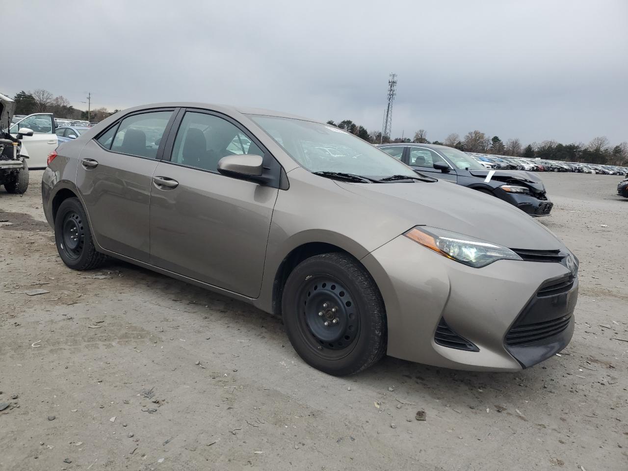 VIN 2T1BURHE9JC124227 2018 TOYOTA COROLLA no.4