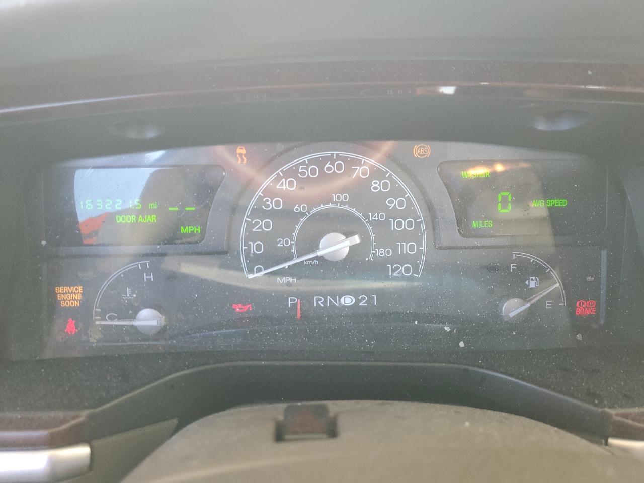 2005 Lincoln Town Car - Image 9