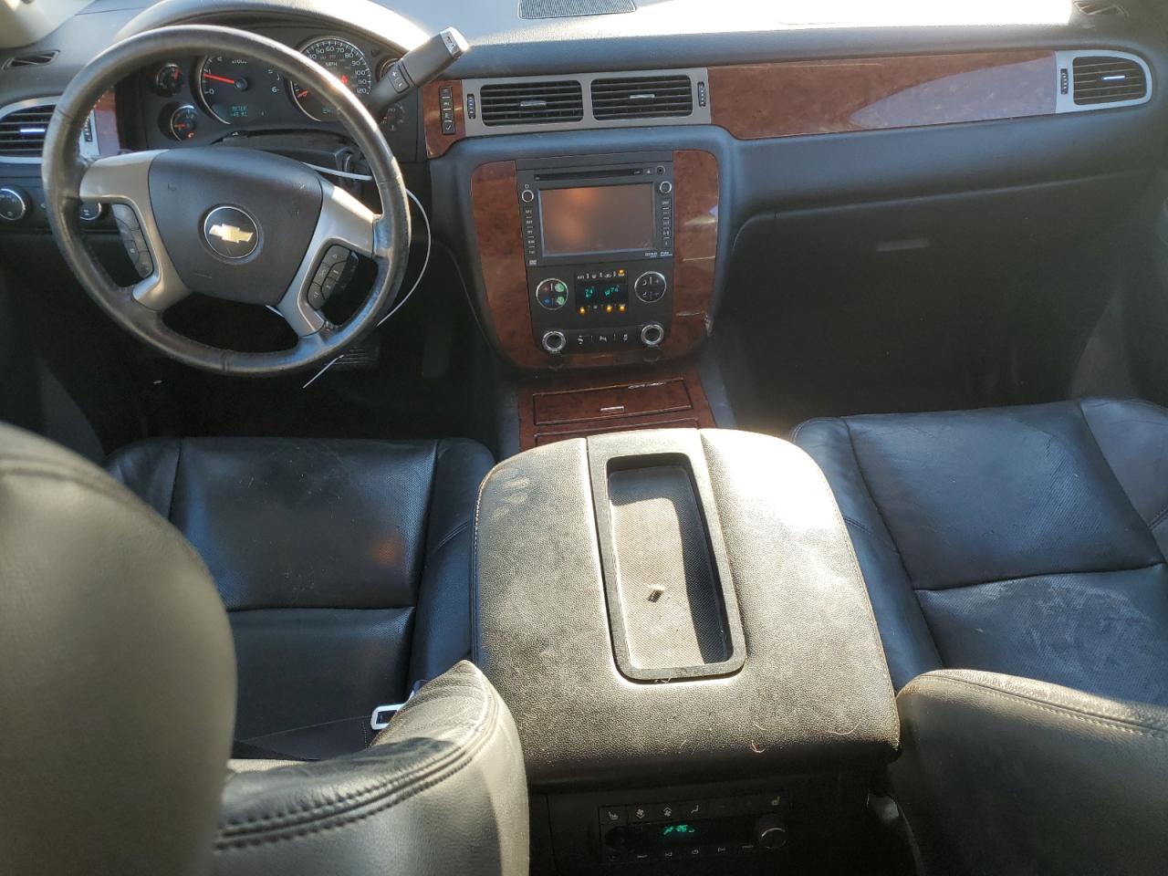 2014 Chevrolet Suburban - Image 8