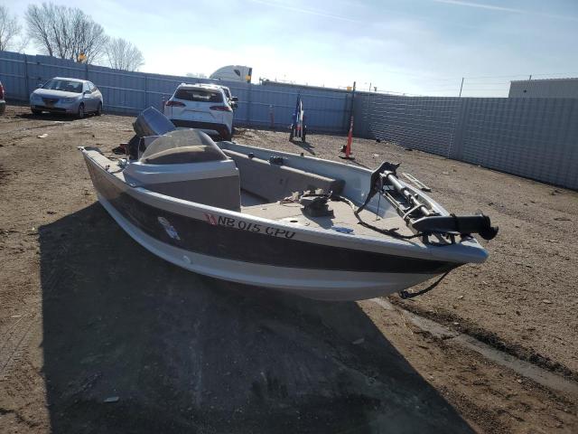 2001 Smoker Craft Boat