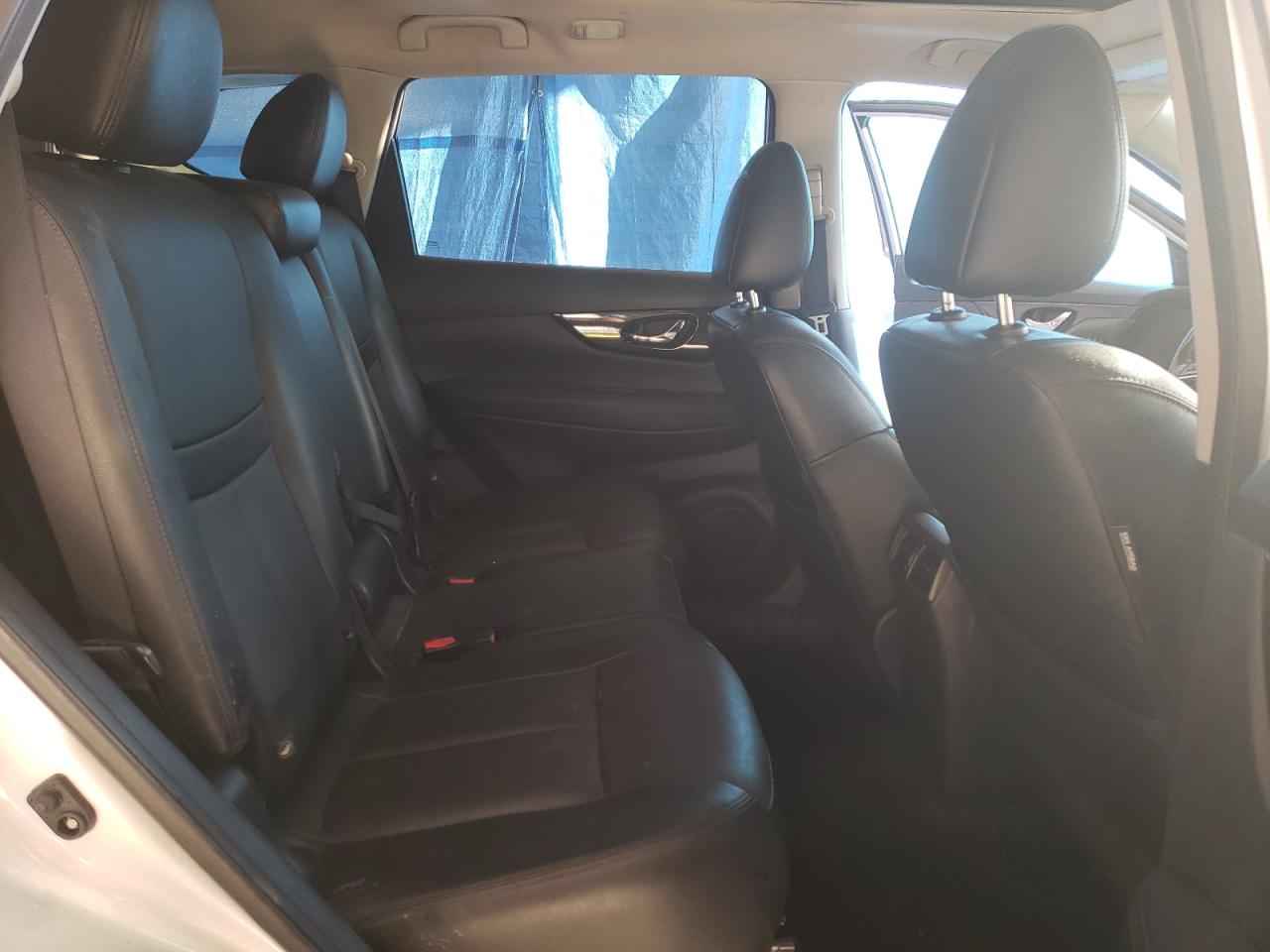 2017 Nissan Rogue - Image 11