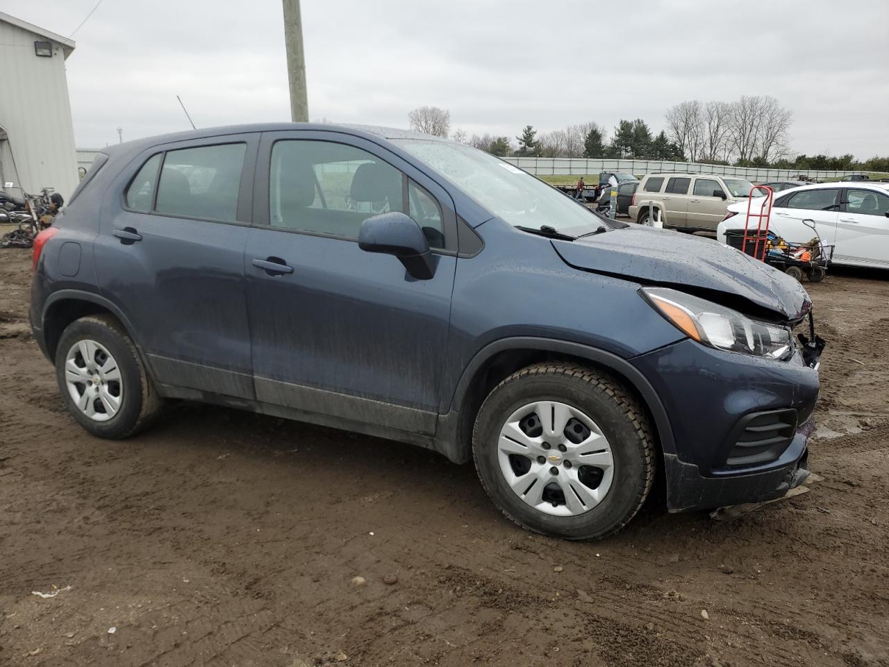 VIN 3GNCJKSB4JL377401 2018 CHEVROLET TRAX no.4