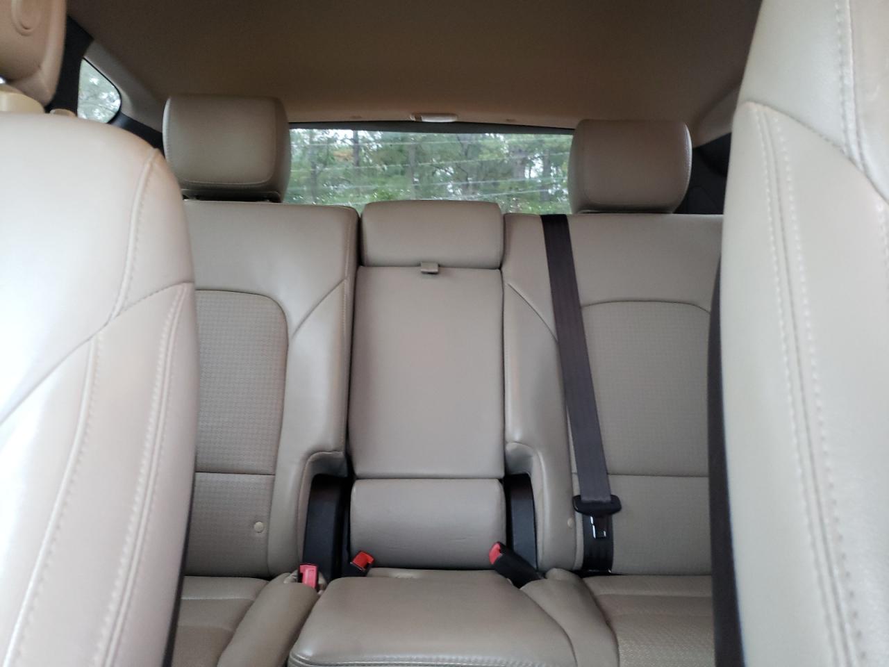 2014 Hyundai Santa Fe - Image 10