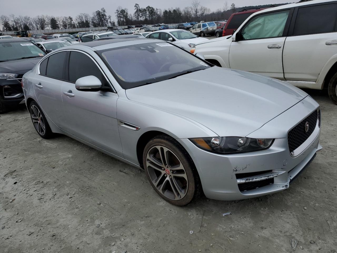 VIN SAJAJ4BVXHA966719 2017 JAGUAR XE no.4