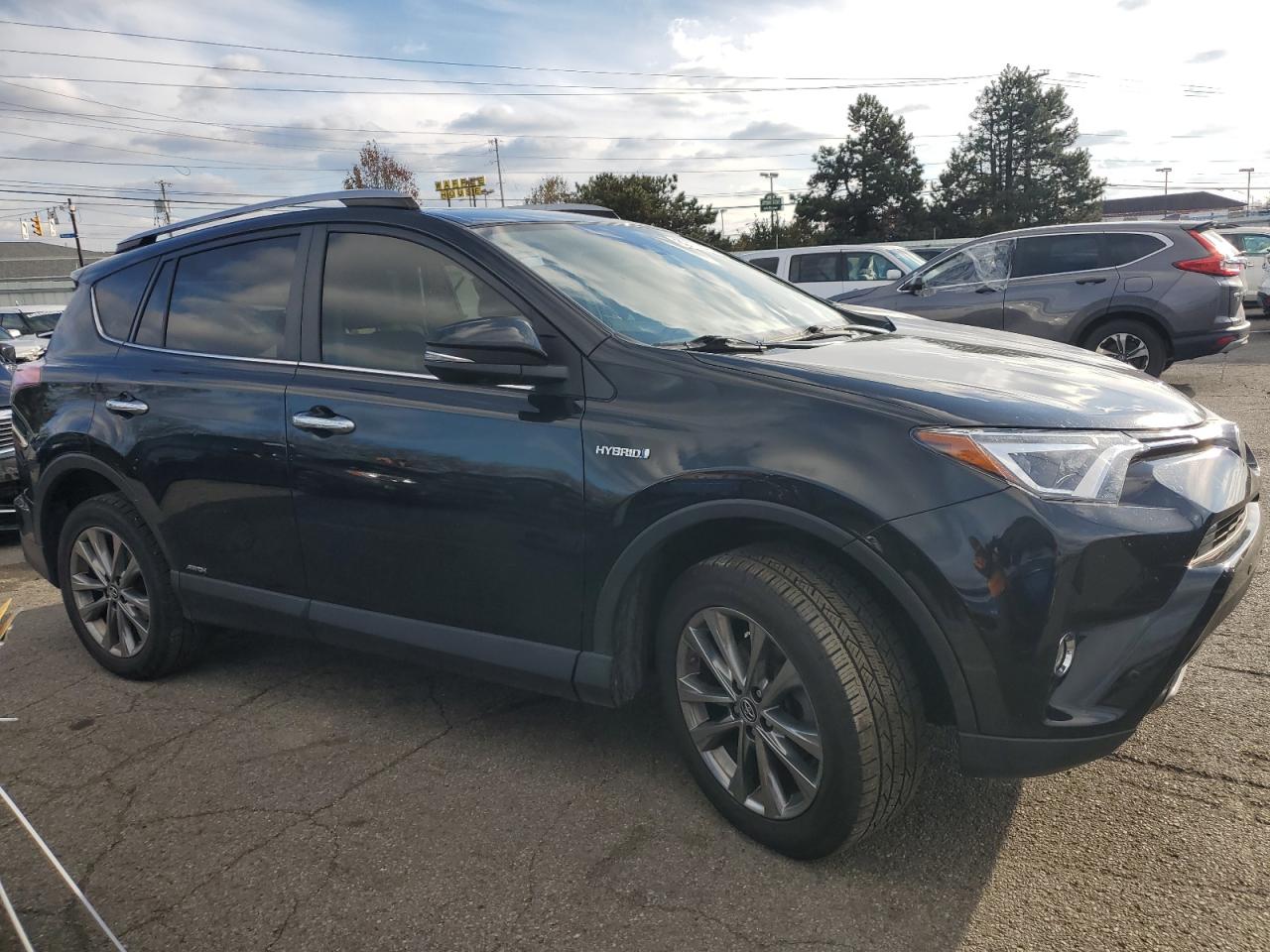 2017 Toyota RAV 4 - Image 4