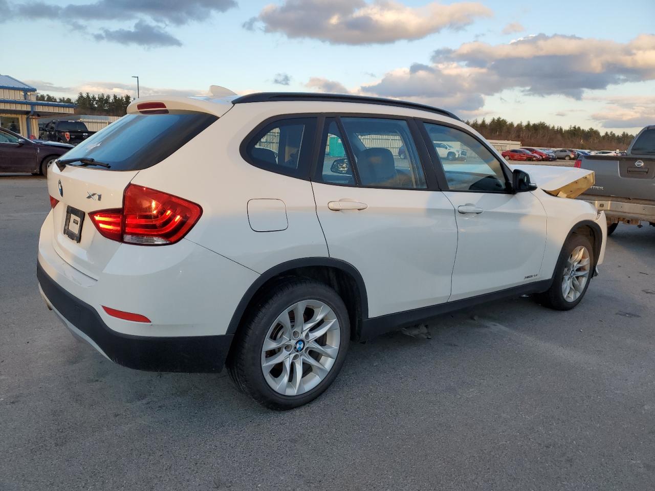 2015 BMW X1 - Image 3