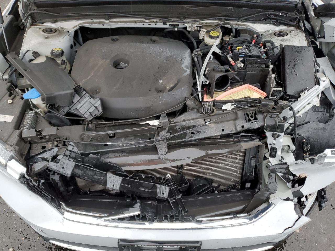 2020 Volvo XC40 - Image 12