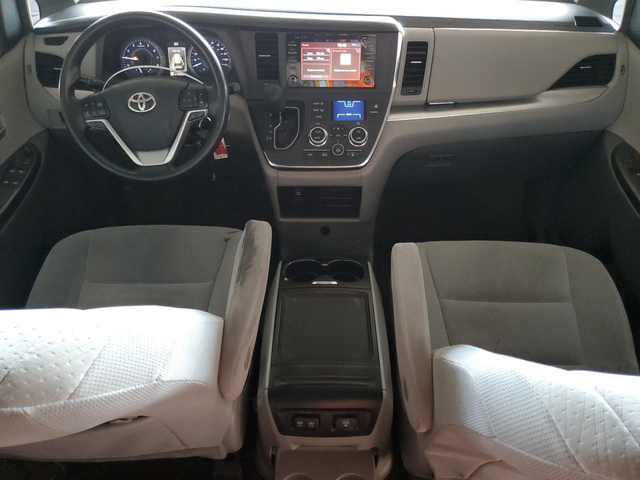 2018 Toyota Sienna - Image 8