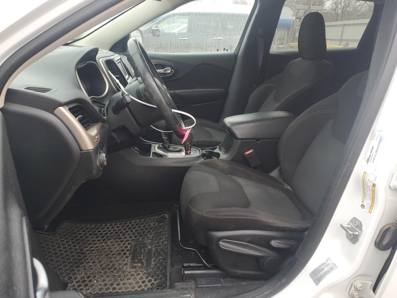 2017 Jeep Cherokee Latitude VIN: 1C4PJLCB9HW560067 Lot: 86644294