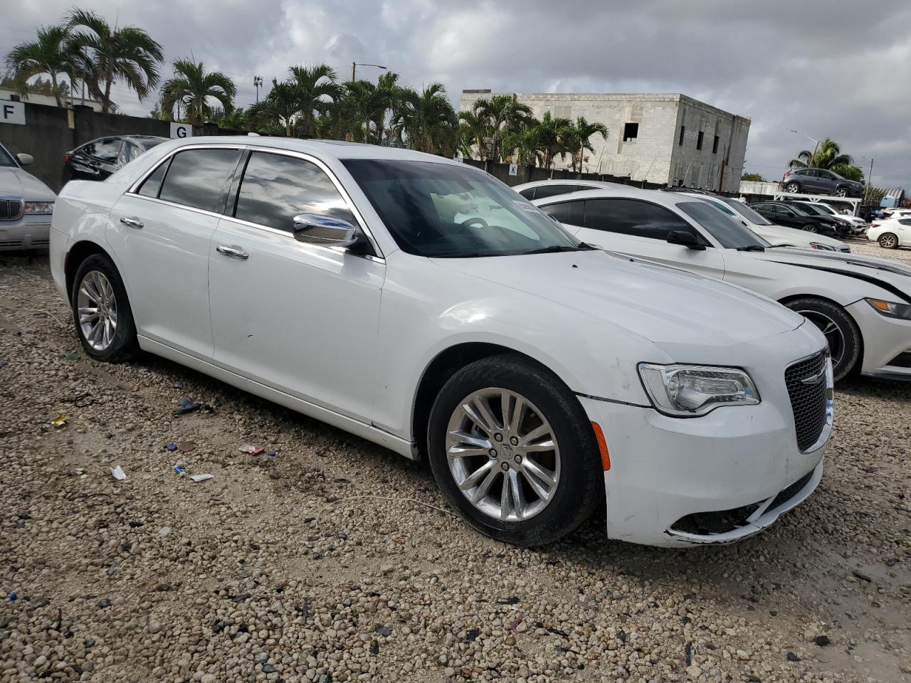 VIN 2C3CCAEG7GH298413 2016 CHRYSLER 300 no.4