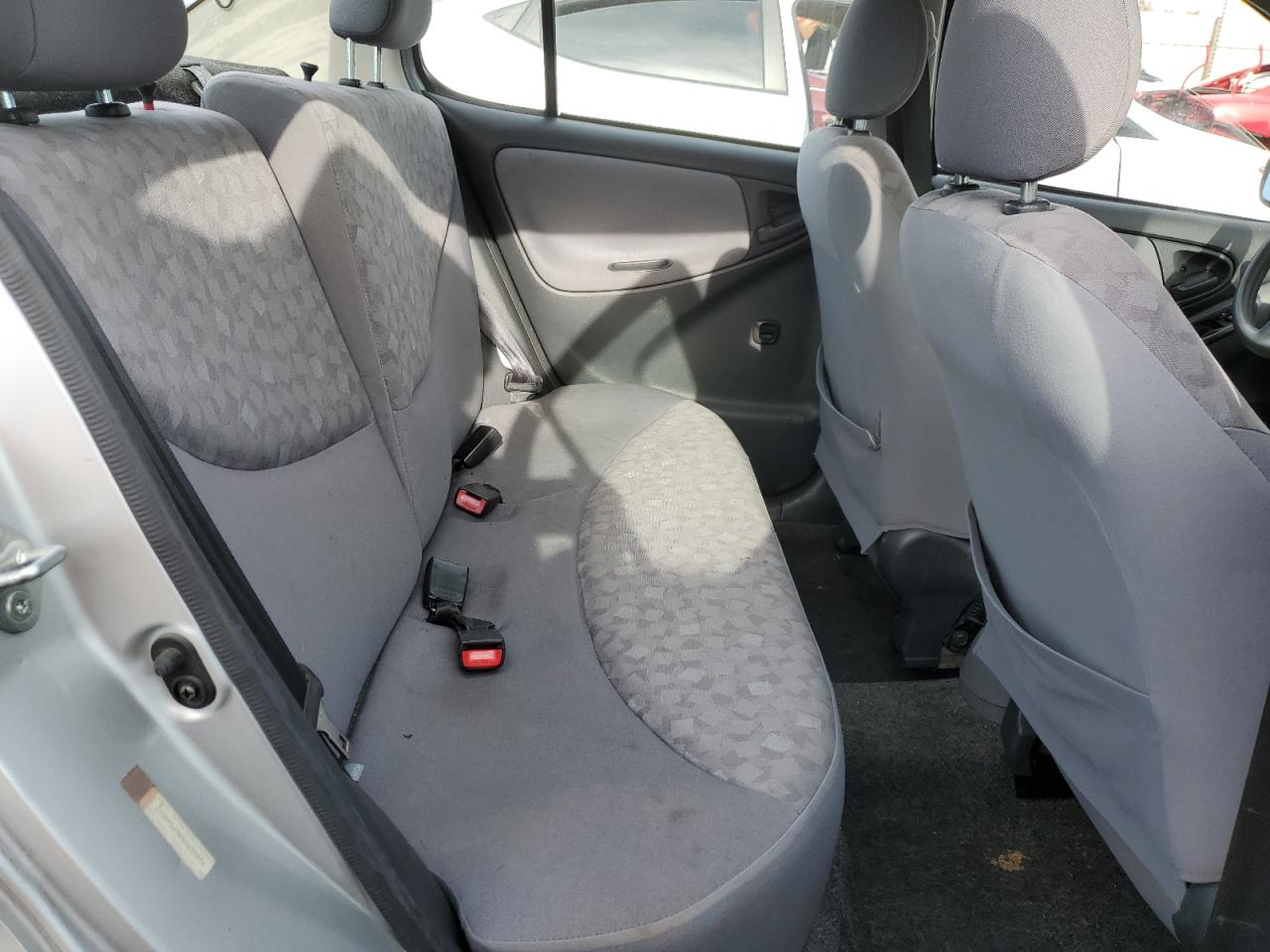 2001 Toyota Echo - Image 10