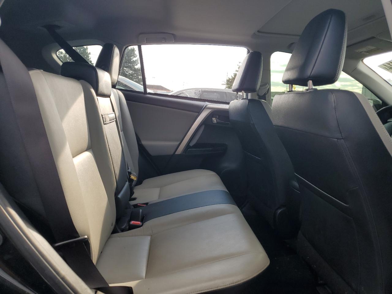 2017 Toyota RAV 4 - Image 11