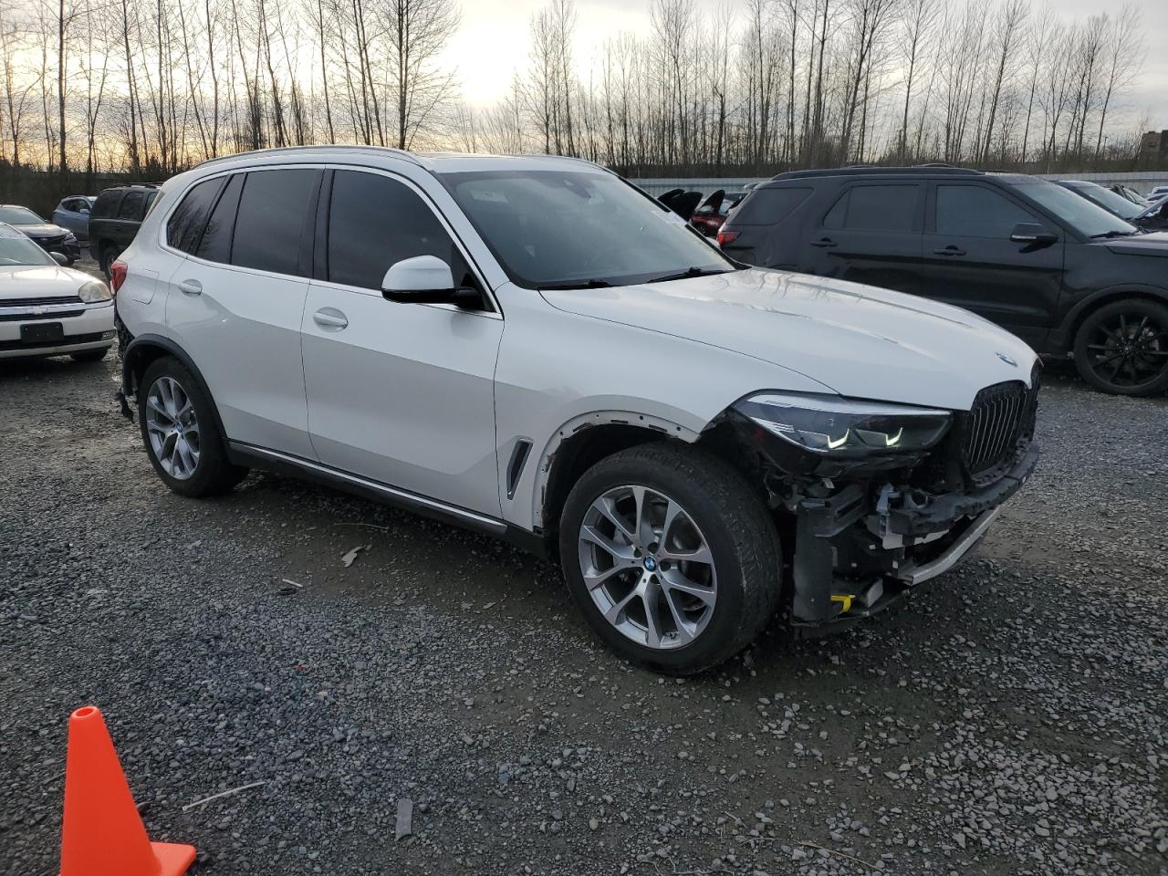 VIN 5UXCR6C54KLL02551 2019 BMW X5 no.4