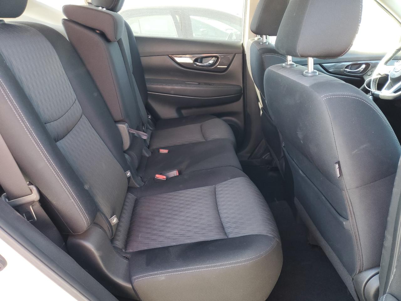 2018 Nissan Rogue - Image 11
