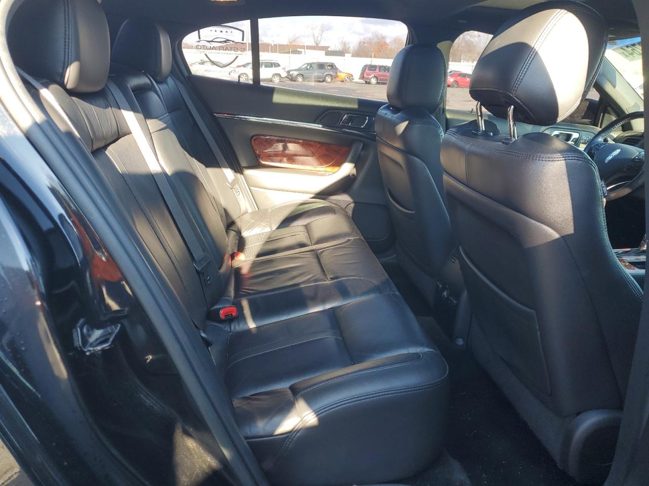 2014 Lincoln MKS - Image 10