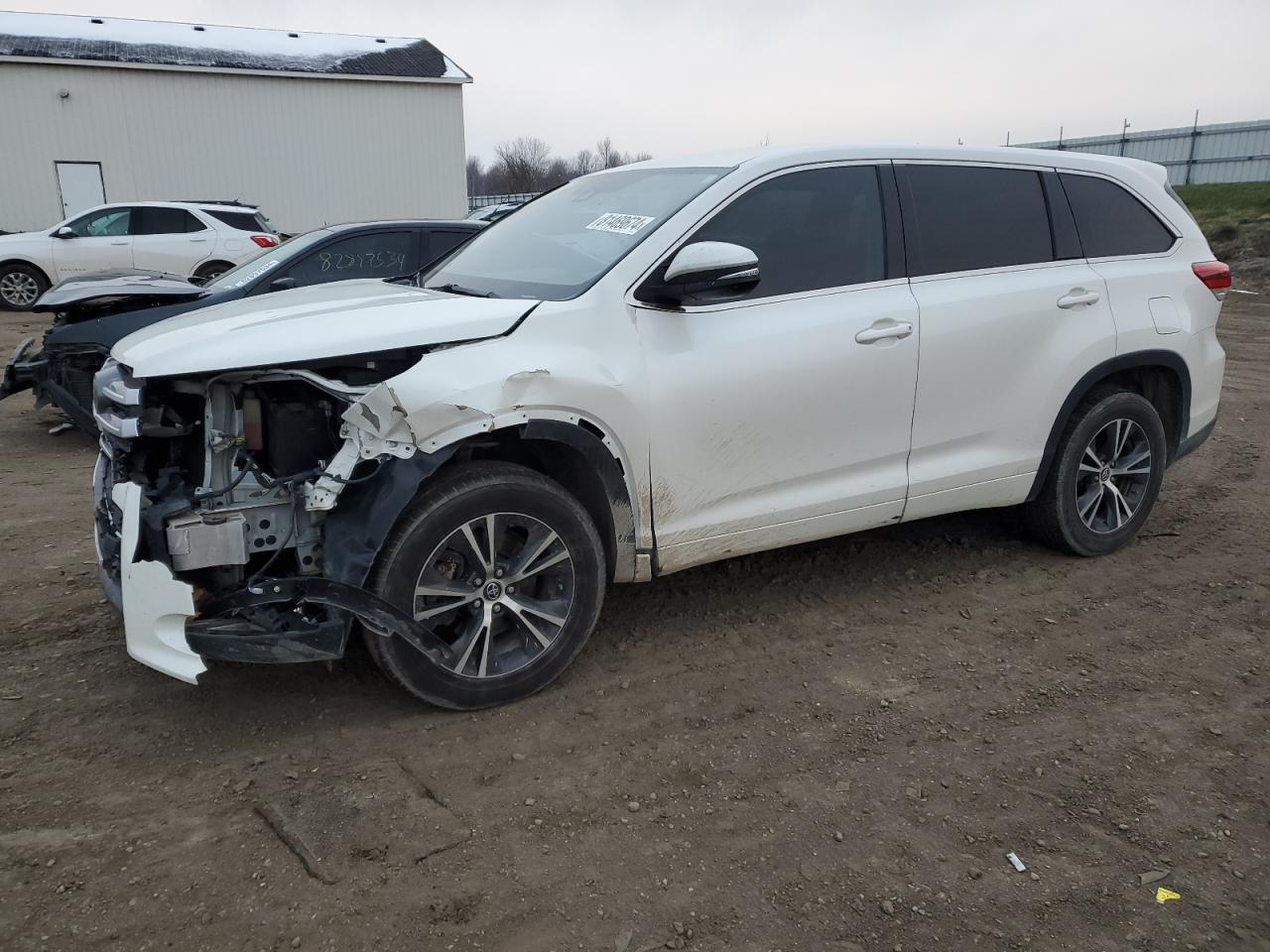 2017 Toyota Highlander - Image 1