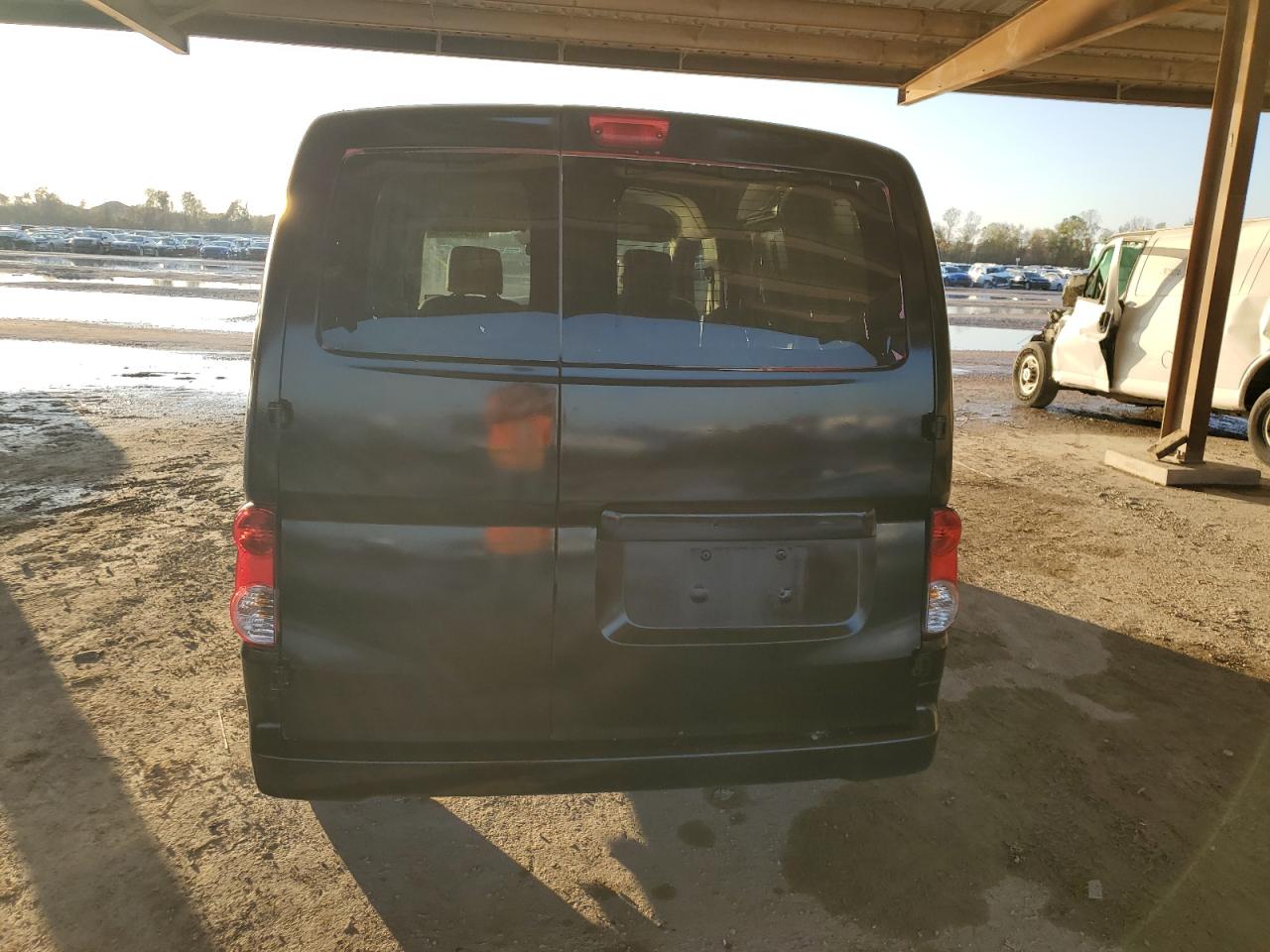 2017 Nissan NV - Image 6