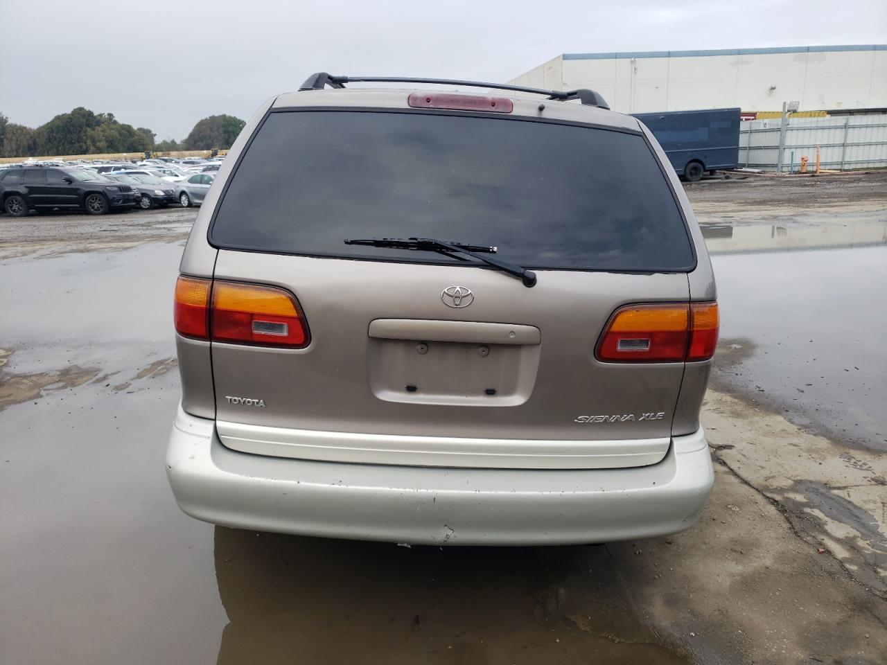 1998 Toyota Sienna - Image 6