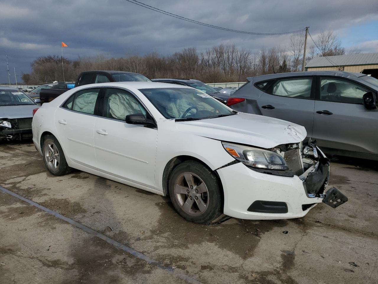 VIN 1G11B5SL4EF238935 2014 CHEVROLET MALIBU no.4