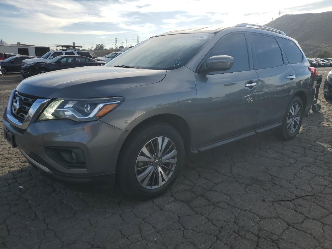 2020 Nissan Pathfinder Sv for Sale in Colton, CA - Side