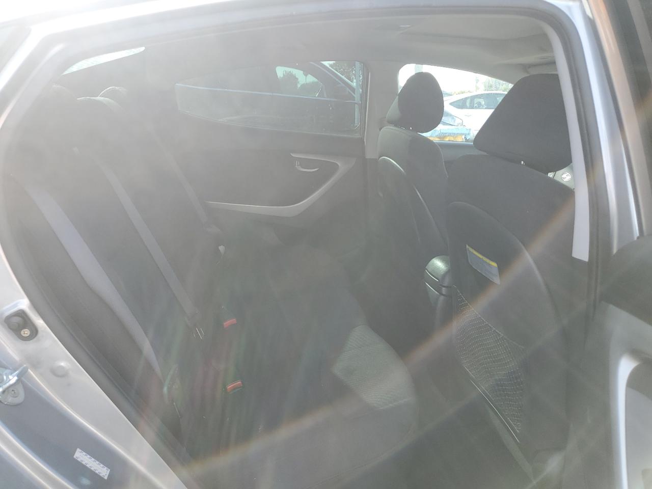 2016 Hyundai Elantra - Image 10