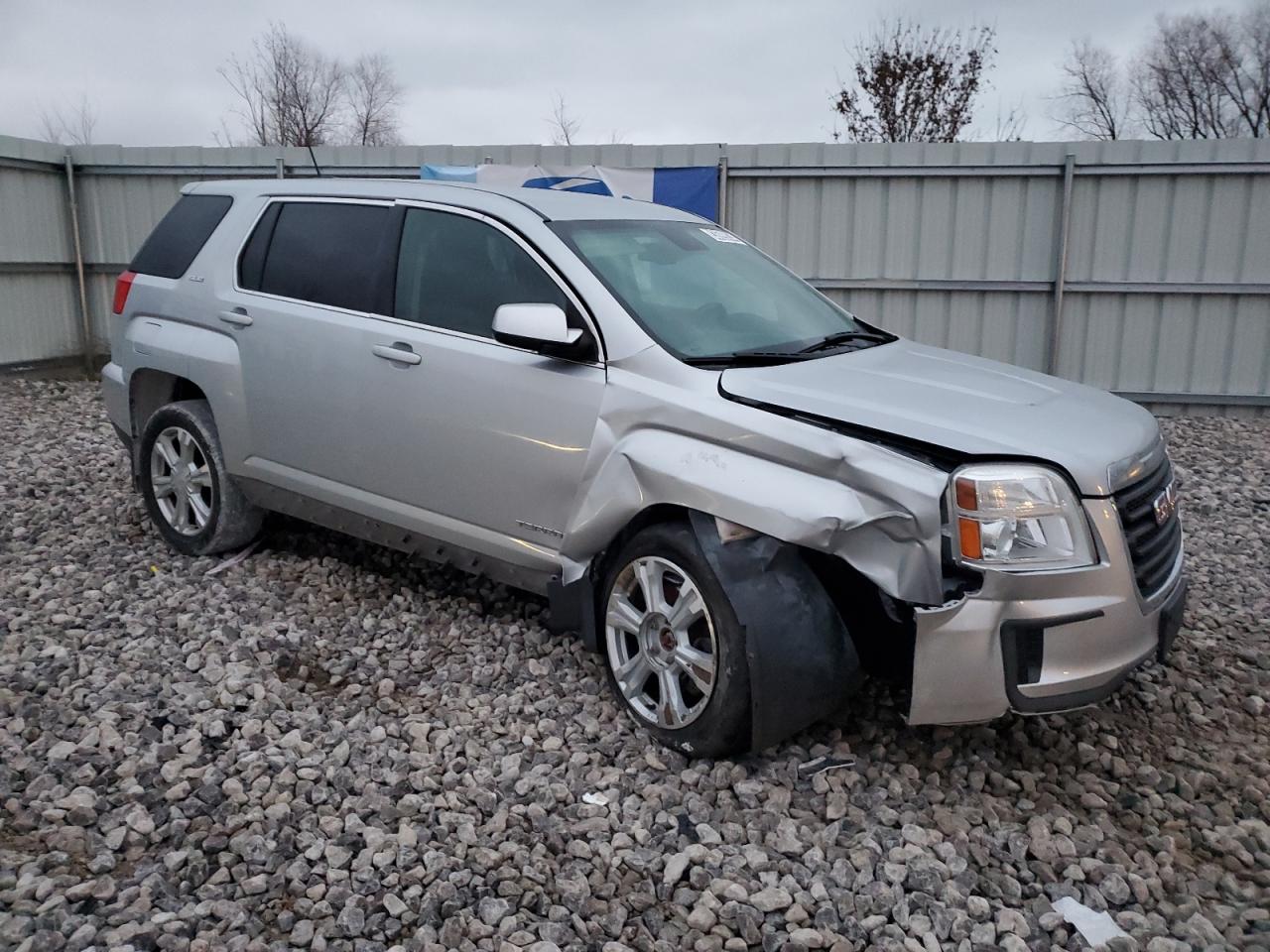 2017 GMC Terrain - Image 4