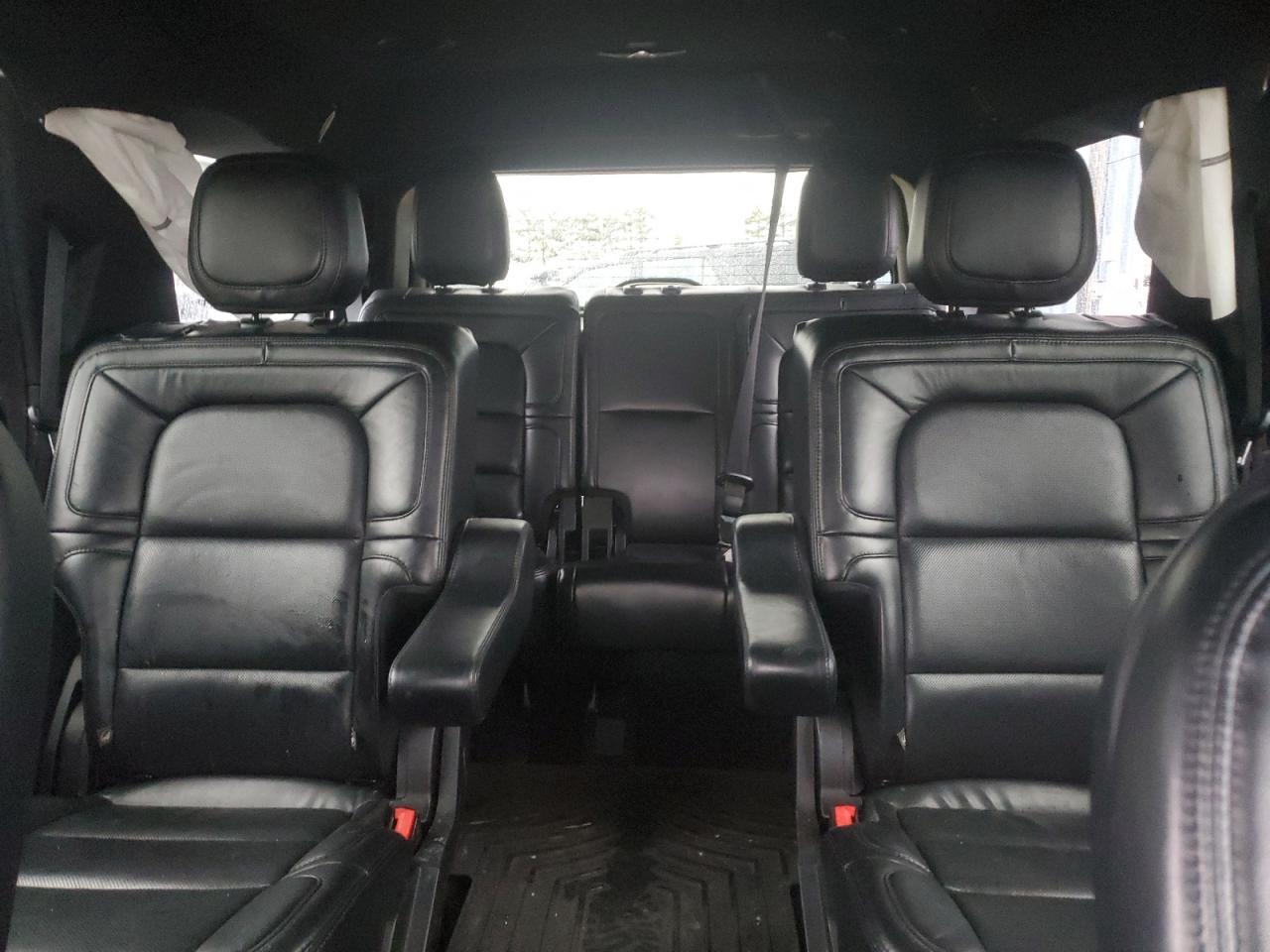 2020 Lincoln Navigator - Image 10