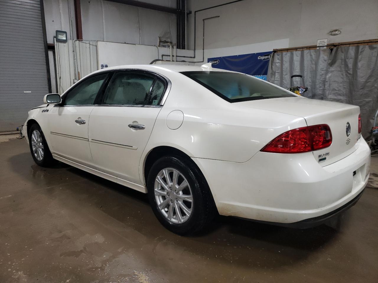 2010 Buick Lucerne - Image 2