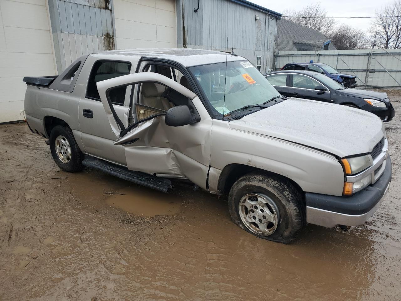 2005 Chevrolet Avalanche - Image 4
