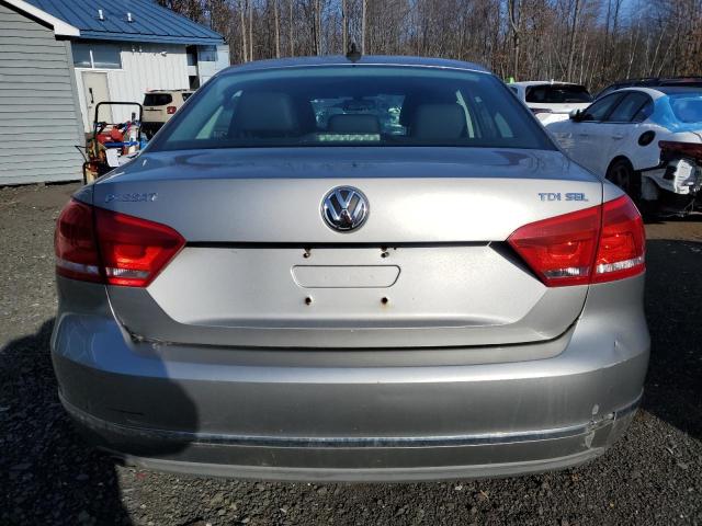 Sedans VOLKSWAGEN PASSAT 2012 Srebrny