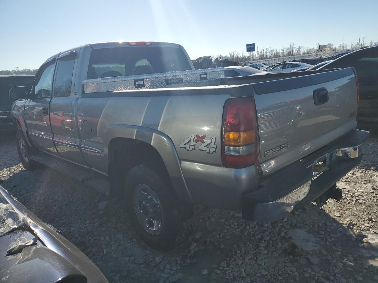 2001 GMC Sierra - Image 2