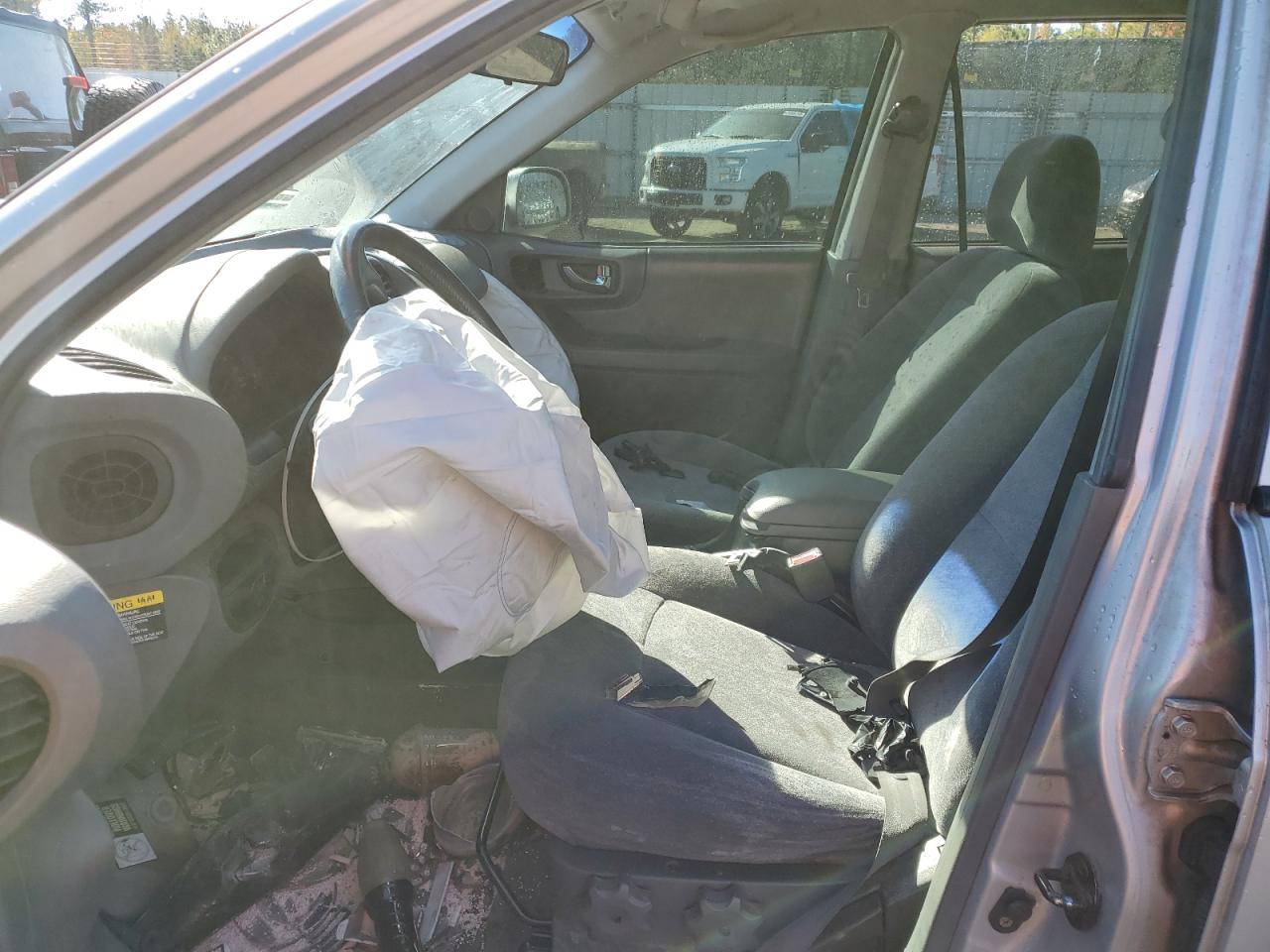 2004 Hyundai Santa Fe - Image 7