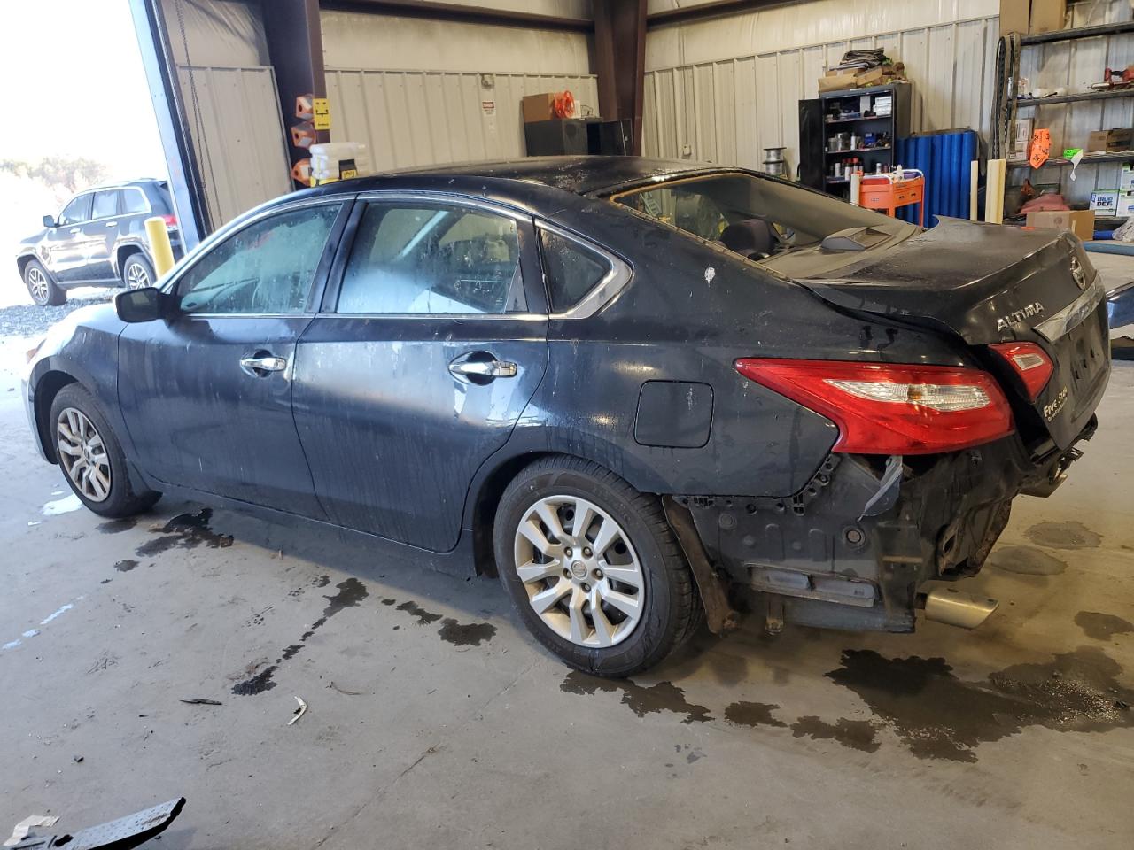 2017 Nissan Altima - Image 2