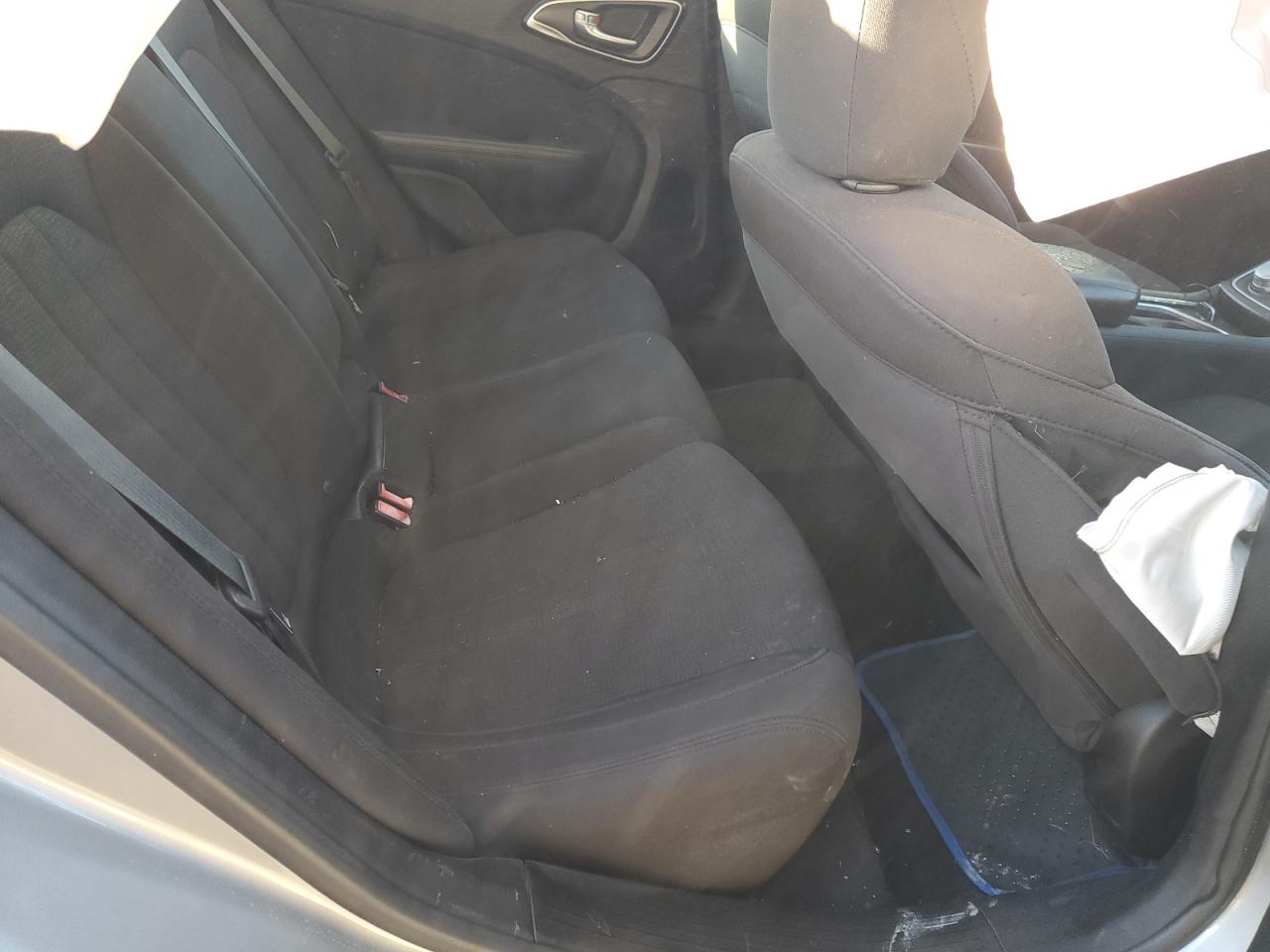 2015 Chrysler 200 - Image 10