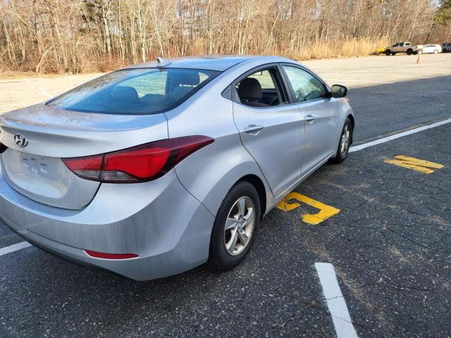 Sedans HYUNDAI ELANTRA 2015 Srebrny