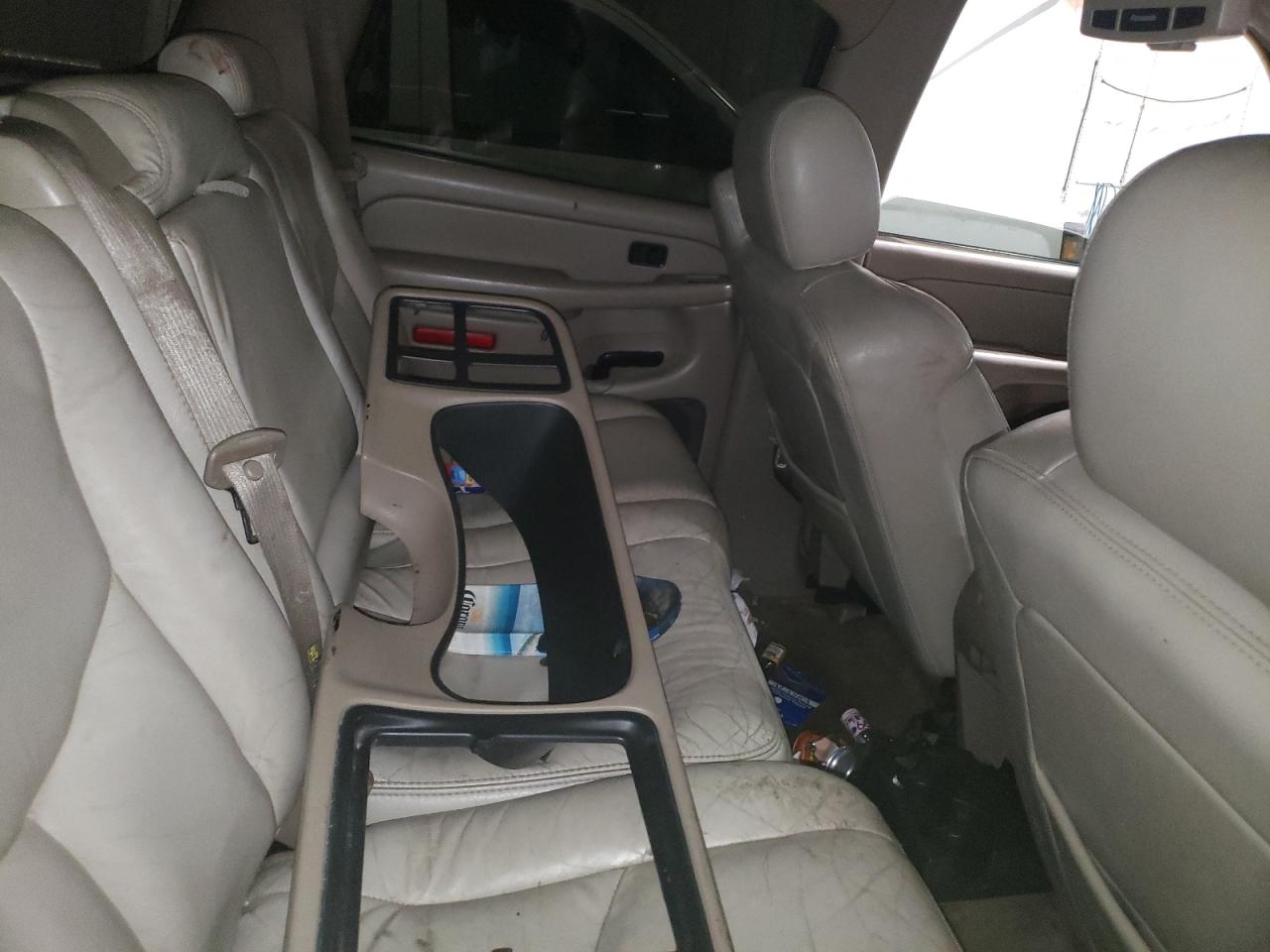 2005 Chevrolet Tahoe - Image 11