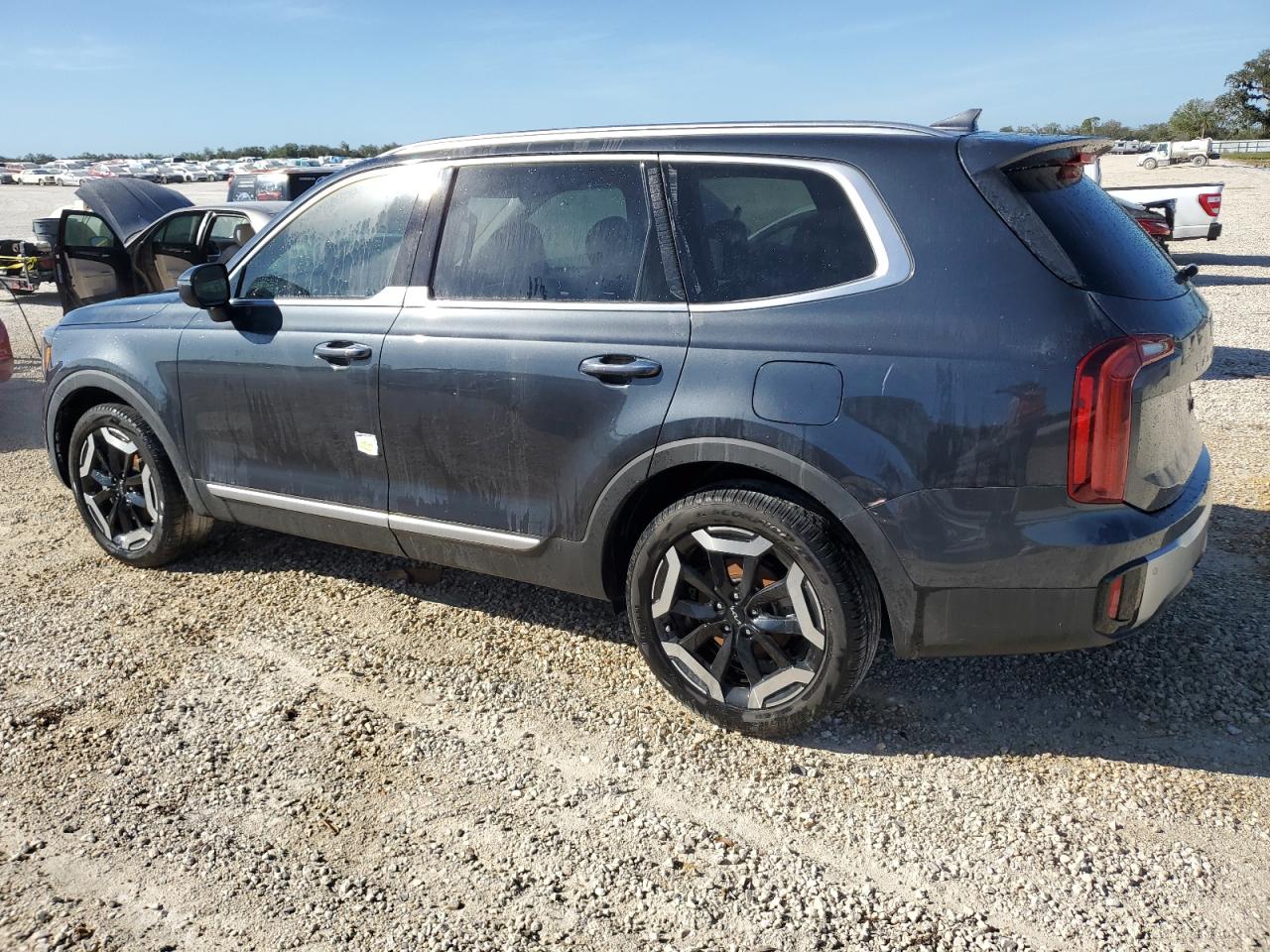 VIN 5XYP6DGC1PG383780 2023 KIA TELLURIDE no.2