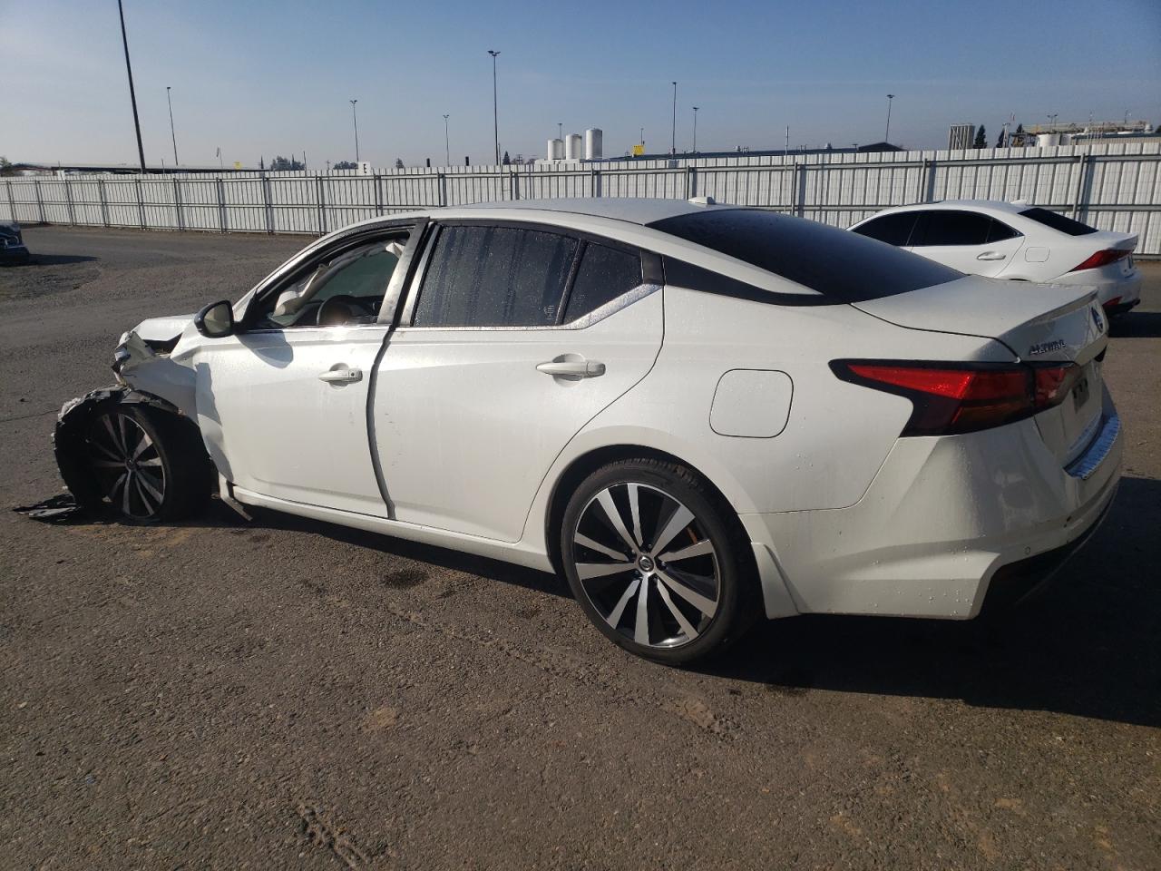 2020 Nissan Altima - Image 2