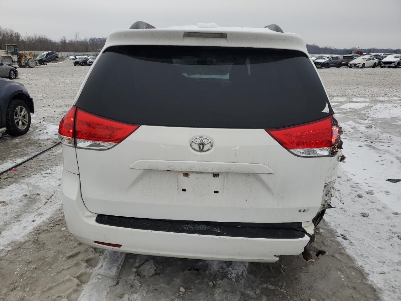 2011 Toyota Sienna - Image 6