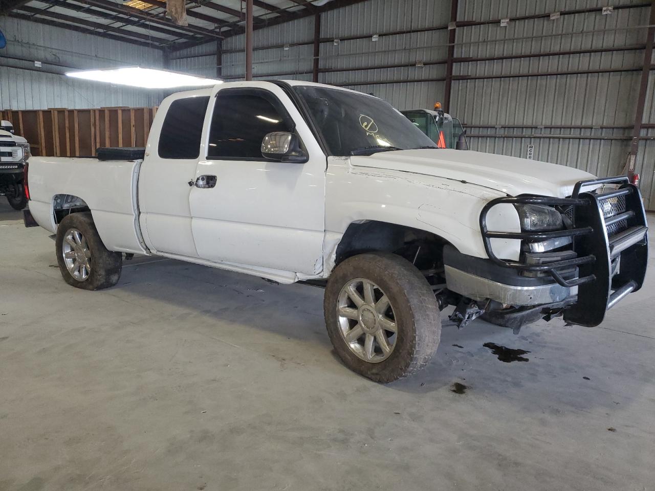 2004 Chevrolet Silverado - Image 4
