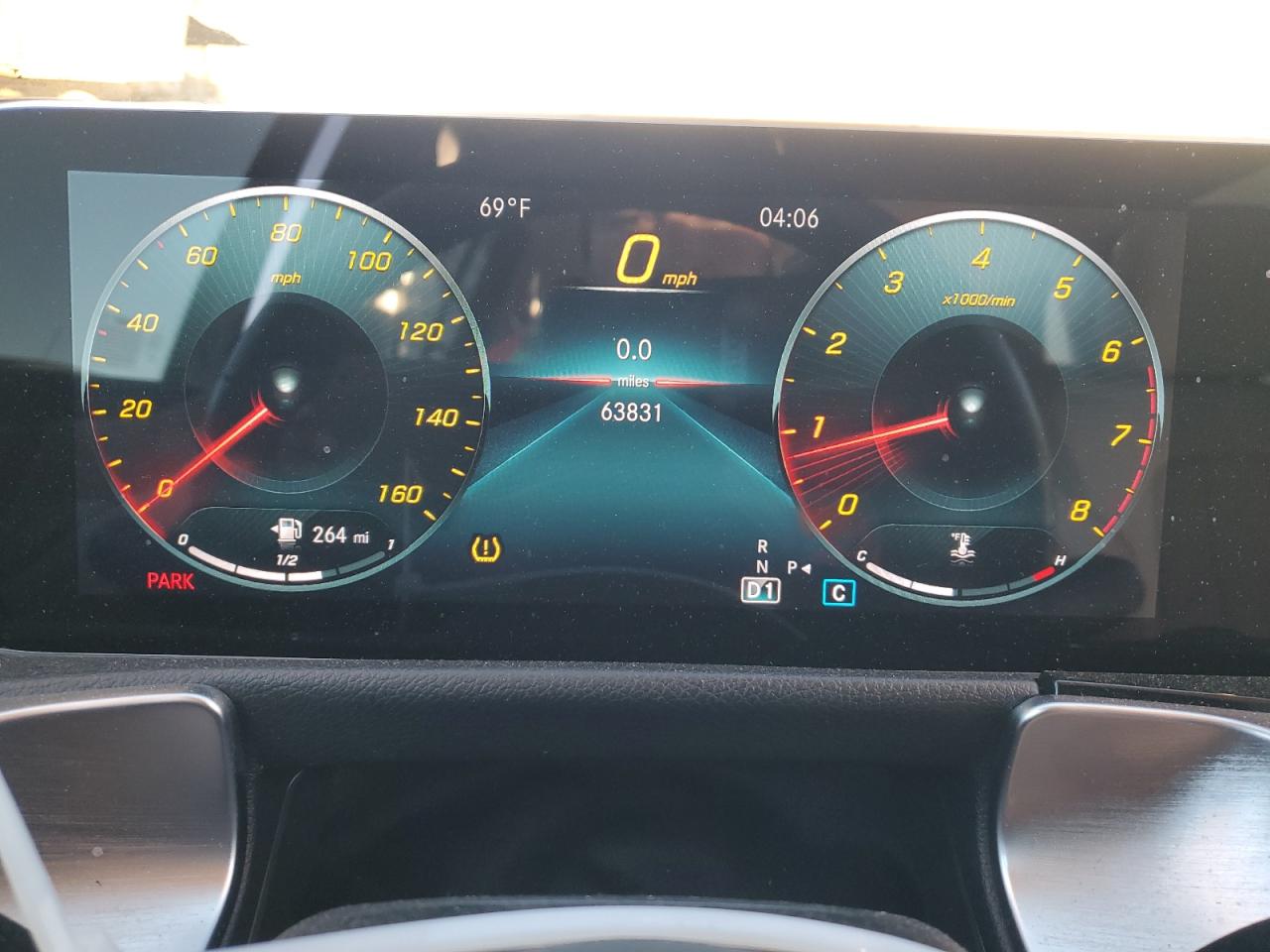 2021 Mercedes-Benz GLB - Image 9